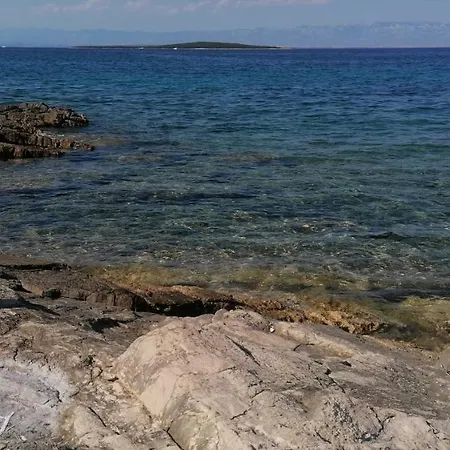 Charming 1 Bedroom House On Island Sestrunj Дом отдыха Задар